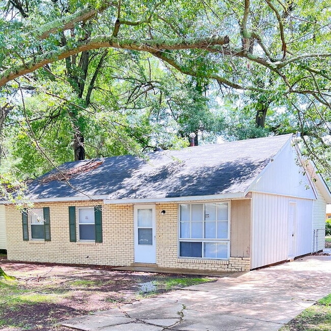 Primary Photo - 2706 W 26th Ave