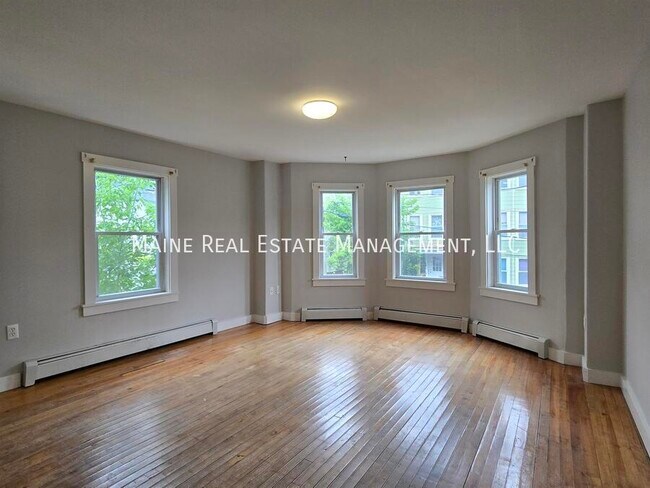 Building Photo - 93 Newbury St