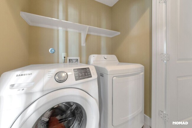 Building Photo - Stylish 3BR gated Townhome in Houston