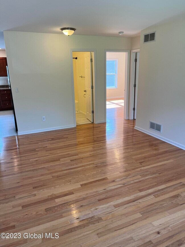 Building Photo - 202 N Nassau Rd
