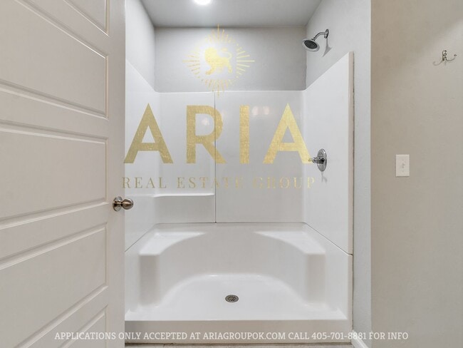 Building Photo - West Norman Urban Contemporary 3 Bed/2.5 Bath West Main Lofts Townhome Available Now!