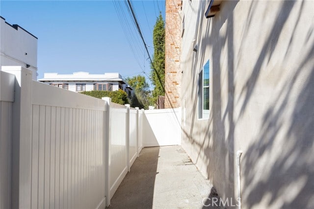 Building Photo - 1375 N Mentor Ave