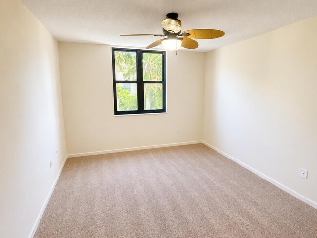 Building Photo - 651 Okeechobee Blvd