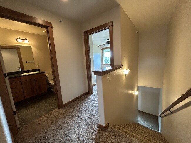 Building Photo - Upgraded 2 Bed, 1.5 Bath Townhouse with St...
