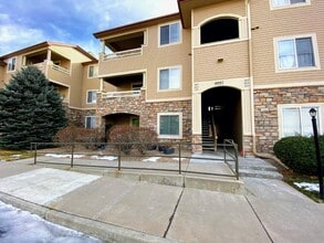 Building Photo - Modern 2 Bed, 2 Bath Condo with Granite Countertops in Littleton, CO!