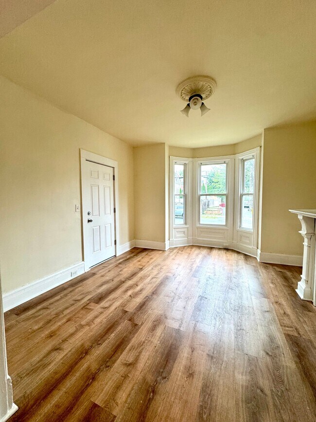 Building Photo - 77 Marshall St