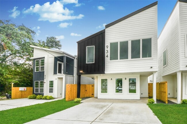 Building Photo - 934 South Ln
