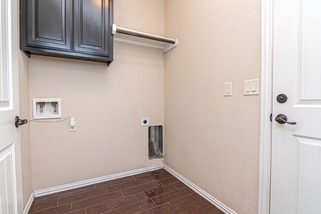 Building Photo - 1416 Cerrillos Ave