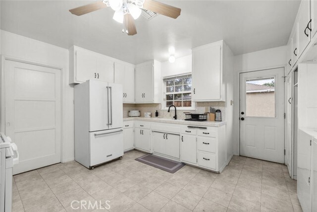 Building Photo - 14423 Sayre St