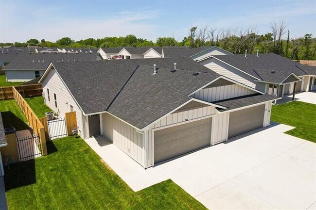 Building Photo - 548-550 W. 50th Ct. S.