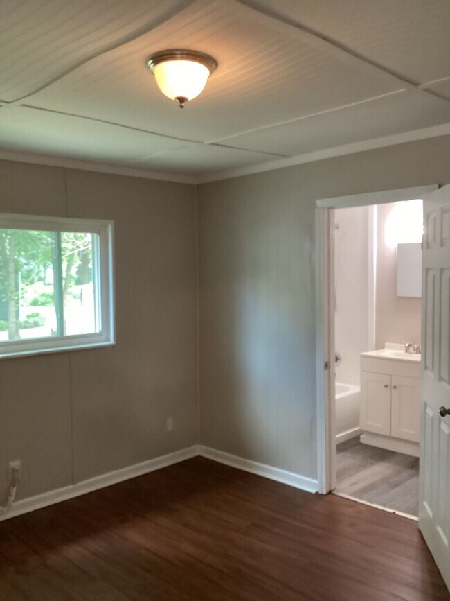 Building Photo - 5540 Clemons Rd