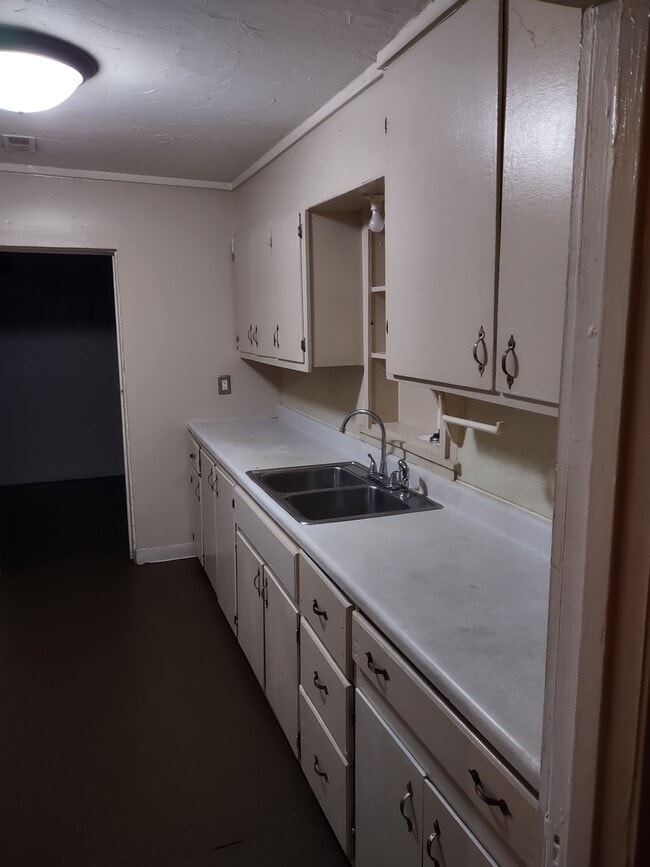 Building Photo - 1377 E Florida St