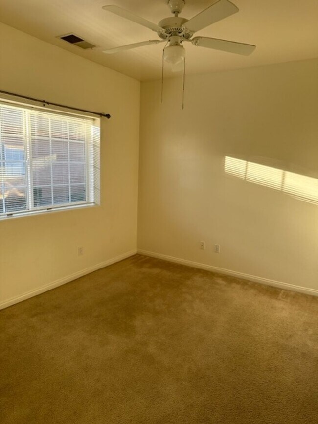 Building Photo - 513 Yellow Meadow Ct