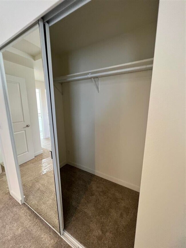 Building Photo - ThomasV