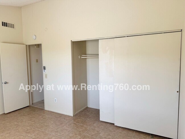 Building Photo - Spacious 2 Bed 1 Bath Home With Indoor Lau...