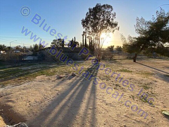 Building Photo - Now Available!!!  Single Story Home, Apple Valley With Large Lot