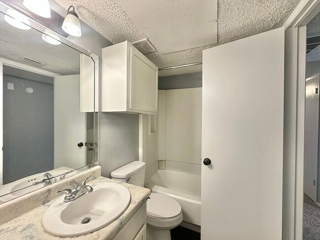 Building Photo - 2 Bed 1 Bath Apartment in South Tyler!