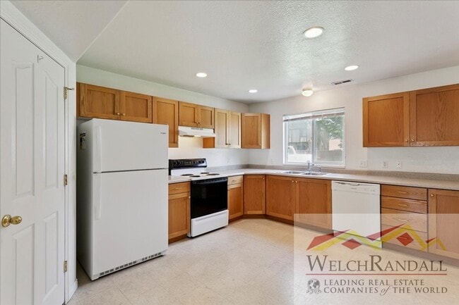 Building Photo - Beautiful 3 Bed 1.5 Bath Townhome in Ogden