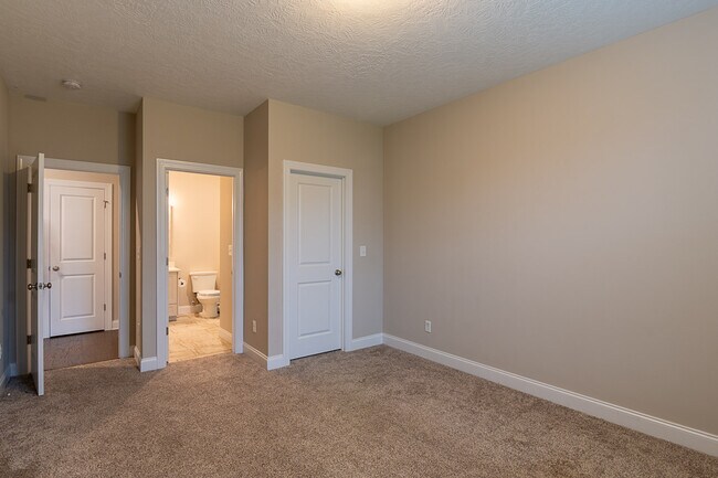 Building Photo - 453 Arrowwood Dr