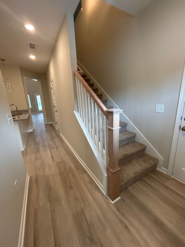 Building Photo - BRAND NEW 4 Bed 3.5 Bath Townhome Near The...
