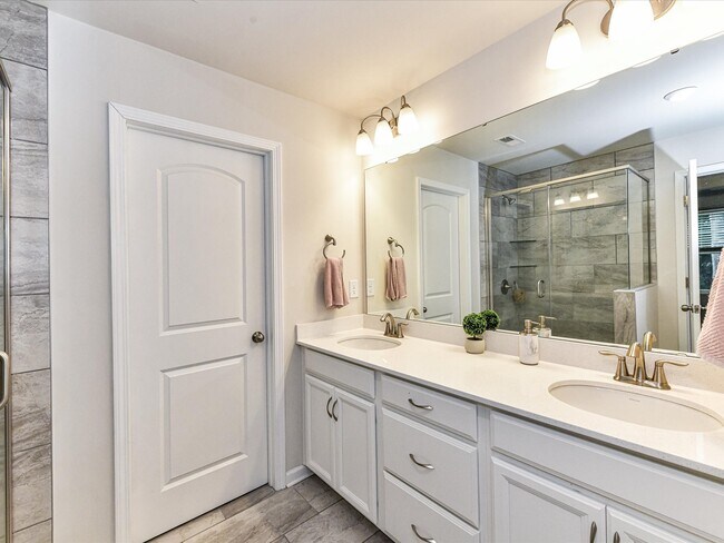 Building Photo - 5661 De Vere Dr