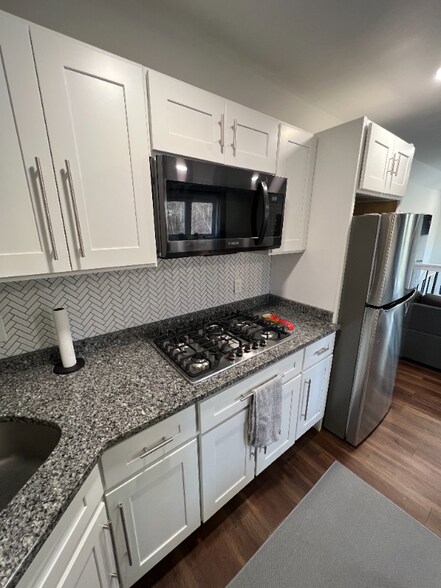 Building Photo - 109 Willow Ave