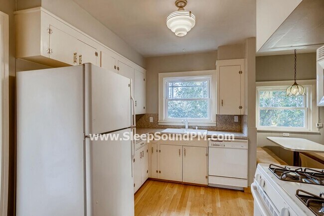 Building Photo - 3705 NE 72nd Ave