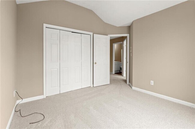 Building Photo - 16 Valleyside Dr