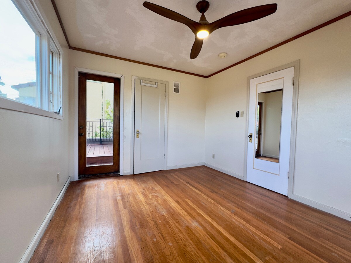 Building Photo - 645 Jean St