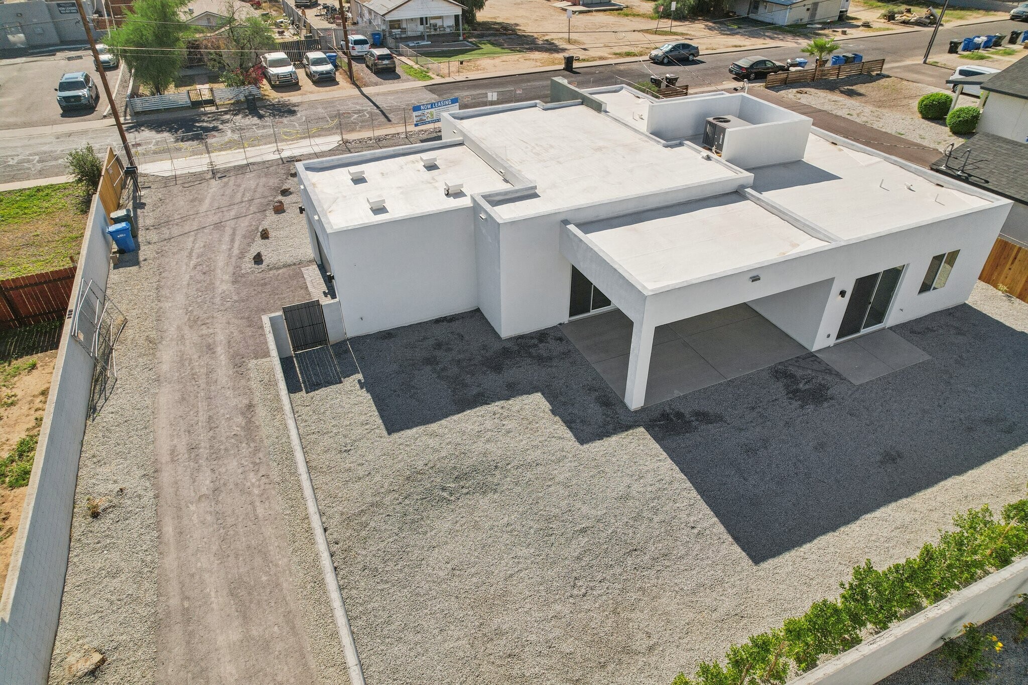 Building Photo - 910 E Roma Ave