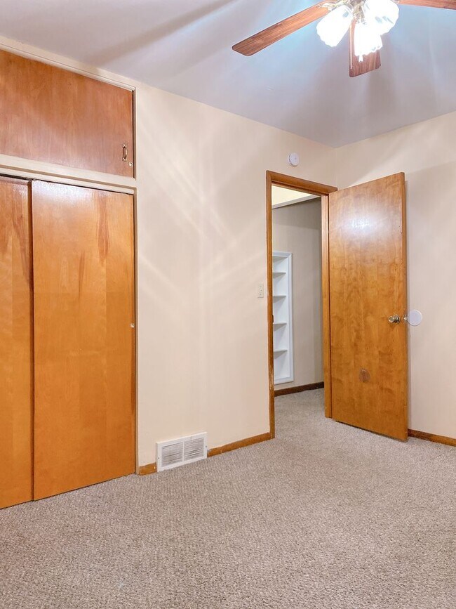 Building Photo - Beautiful 3 bed South Omaha/Hanscom Park Home with Attaced 1 car garage! $1,425!