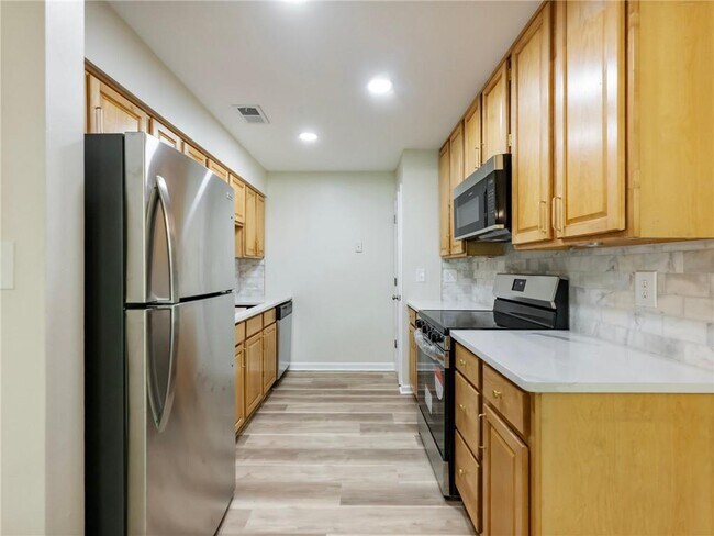 Building Photo - 605 Candler St