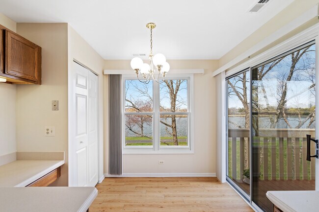 KITCHEN - 1282 N Streamwood Ln