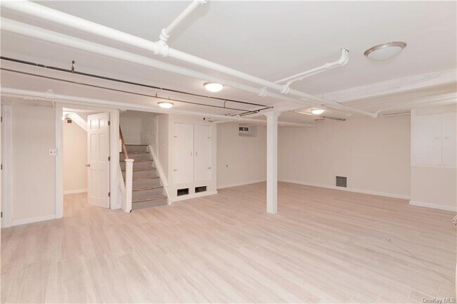 Building Photo - 607 Prospect Ave