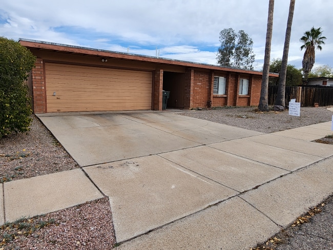 Building Photo - 9660 E Quail Pl