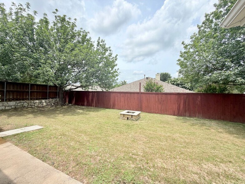 Building Photo - 15760 Scenic Rd