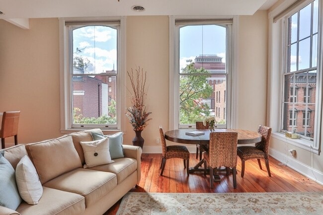 Building Photo - WSM - Troy