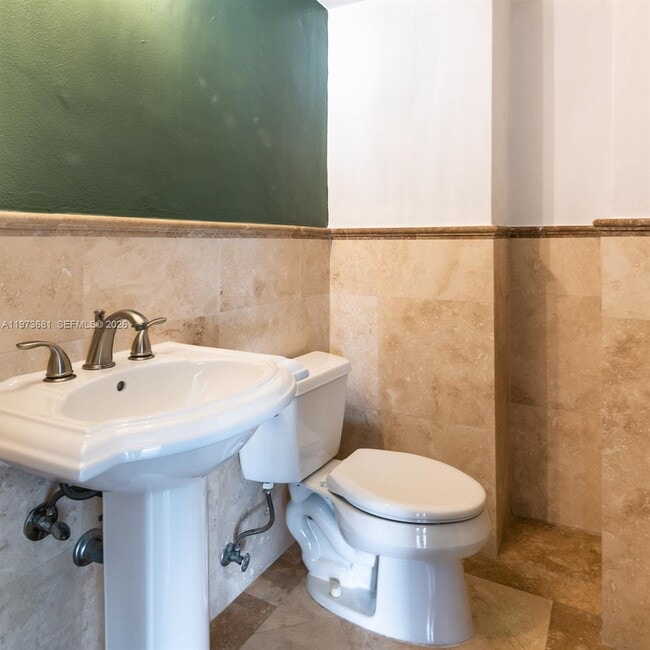 Building Photo - 9225 Collins Ave