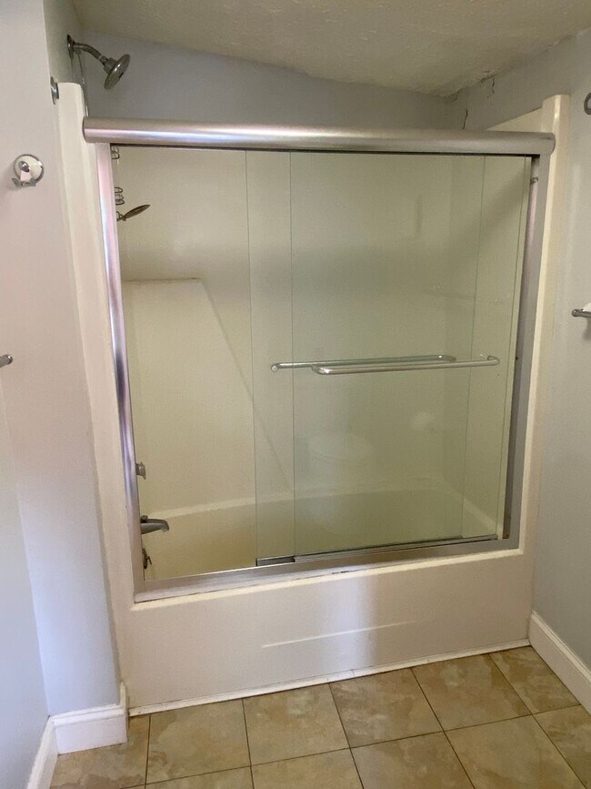 Building Photo - 401 N Augusta St