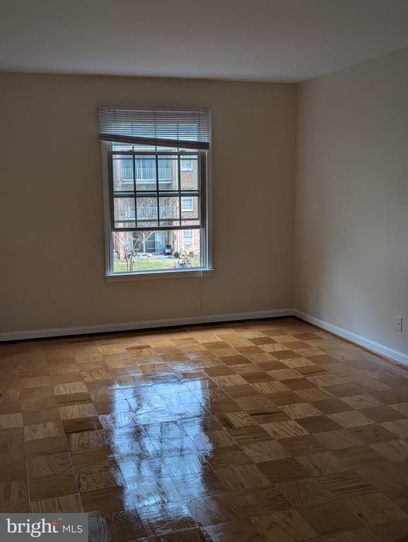 Building Photo - 5964 Westchester Park Dr