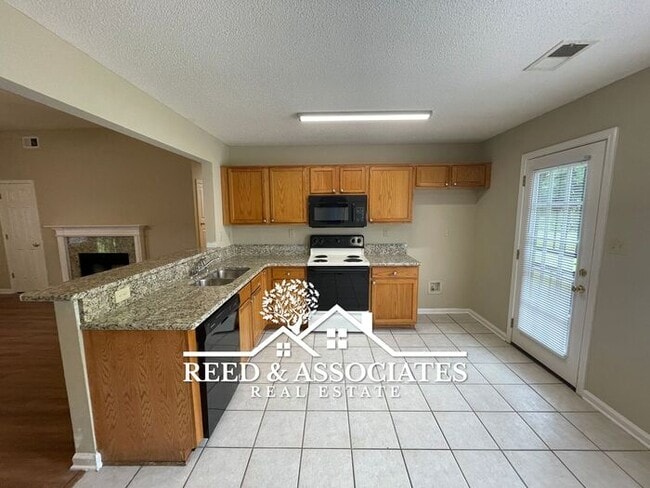 Building Photo - Charming Home Located in Quiet Neighborhood!
