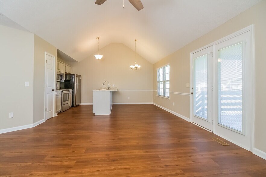 Building Photo - 1921 Pacific Pl