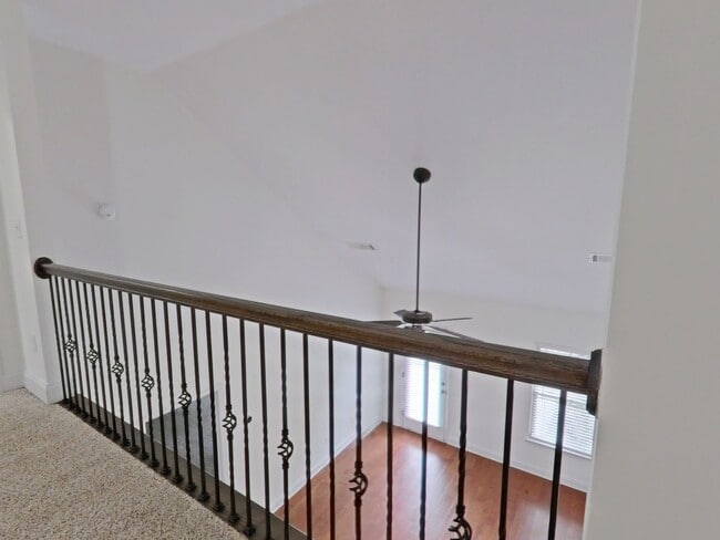 Building Photo - 528 Scenic Dr
