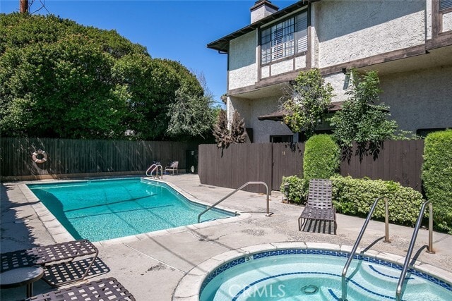 Building Photo - 402 El Centro St