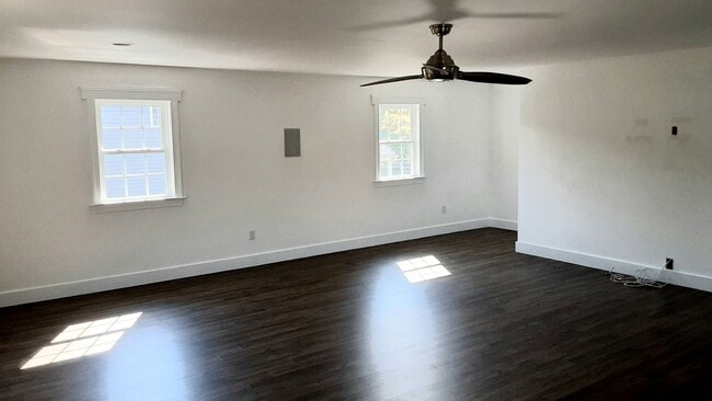 Building Photo - Country Estate Home in Ashland Area