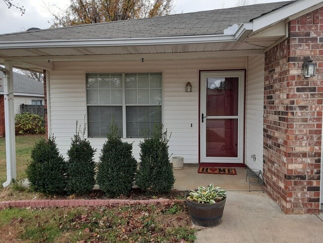 Building Photo - 1167 N Boxley Ave