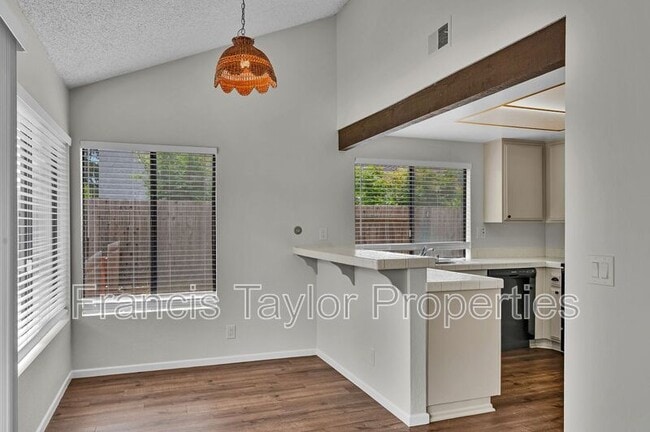 Building Photo - 929 Mulberry Dr