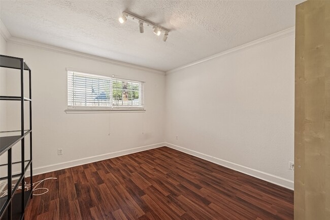 Building Photo - 11414 Meadow Lake Dr