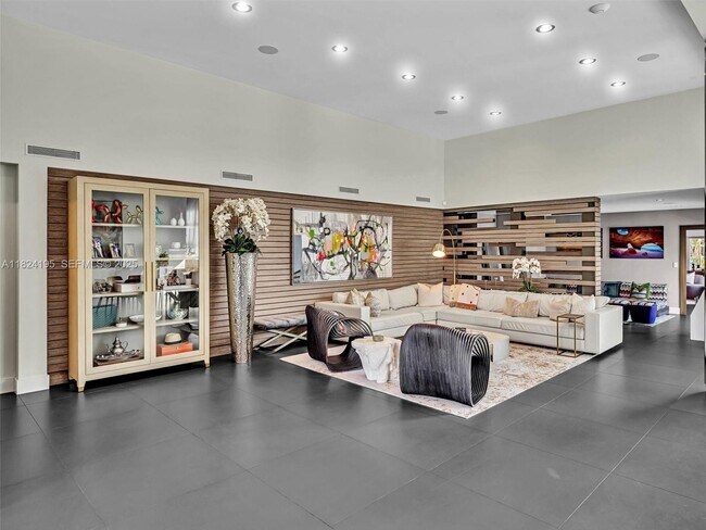 Building Photo - 307 Holiday Dr