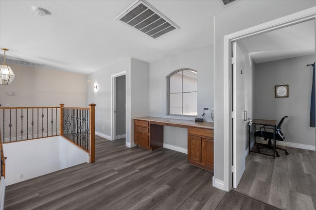 Building Photo - 7315 W Cordes Rd